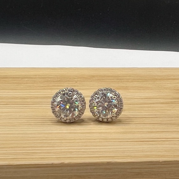 Elegant 925 Sterling Silver 4.00CT MOISSANITE screw back Stud Earrings - Picture 8 of 14